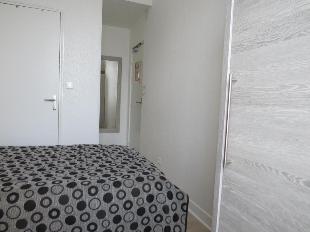 Hotel De Cleves Nevers Habitación foto