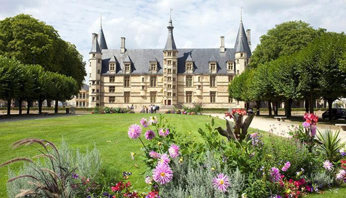 Hotel De Cleves Nevers Exterior foto